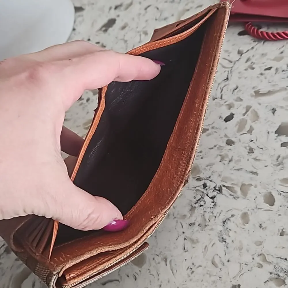 Gucci Beige Canvas Bifold Monogram Wallet - Unisex - Picture 6 of 13